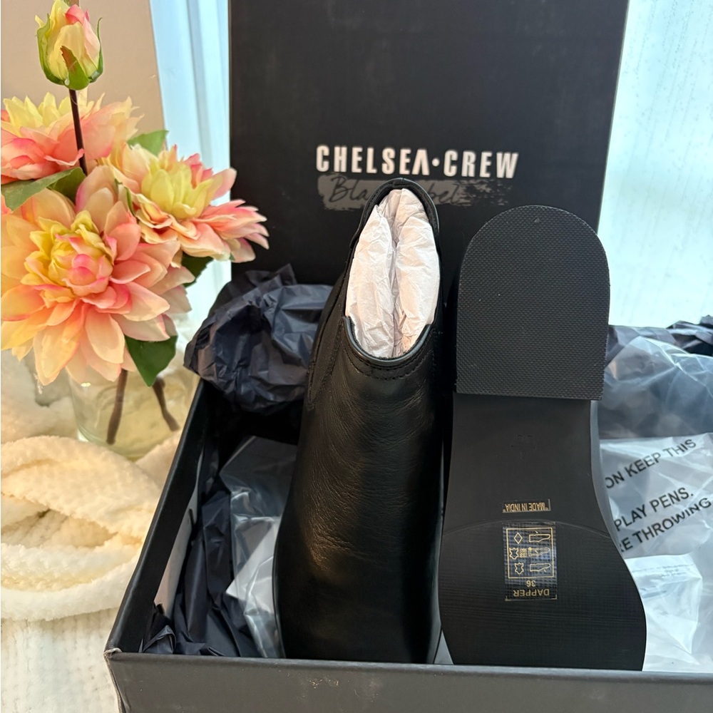NEW Chelsea Crew Soft Flexible Leather Low Heel Black Booties Size 6 - Picture 1 of 3